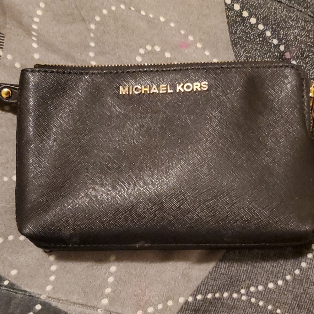 Michael kors wristlet